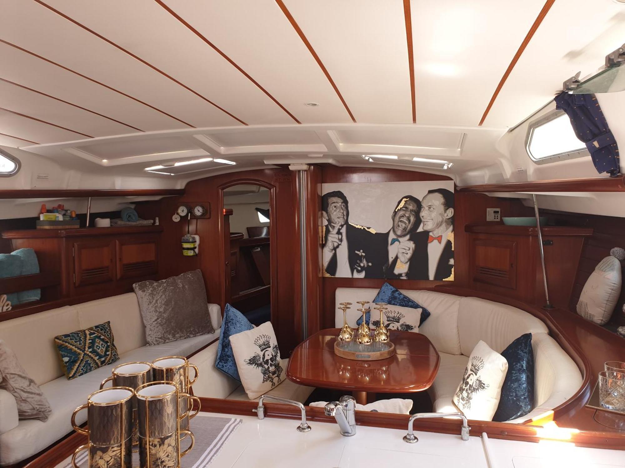 Luxury Yacht Stay "White Dove" Sleeps 6 Gibraltar Rum bild