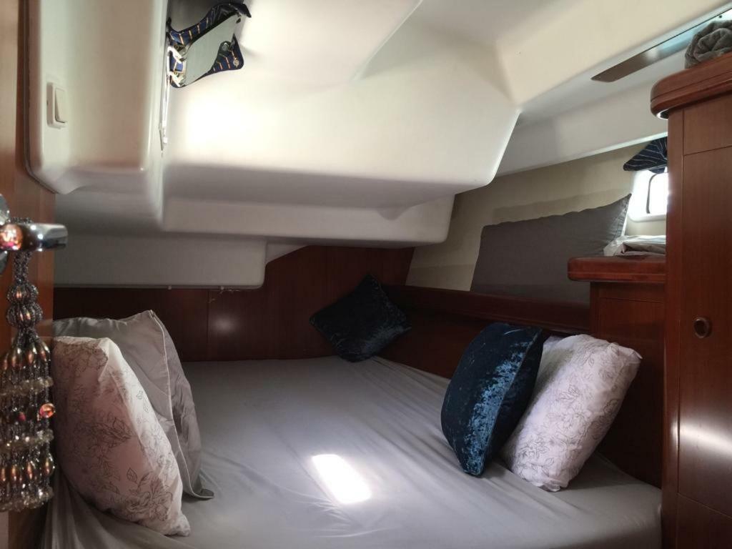 Luxury Yacht Stay "White Dove" Sleeps 6 Gibraltar Exteriör bild